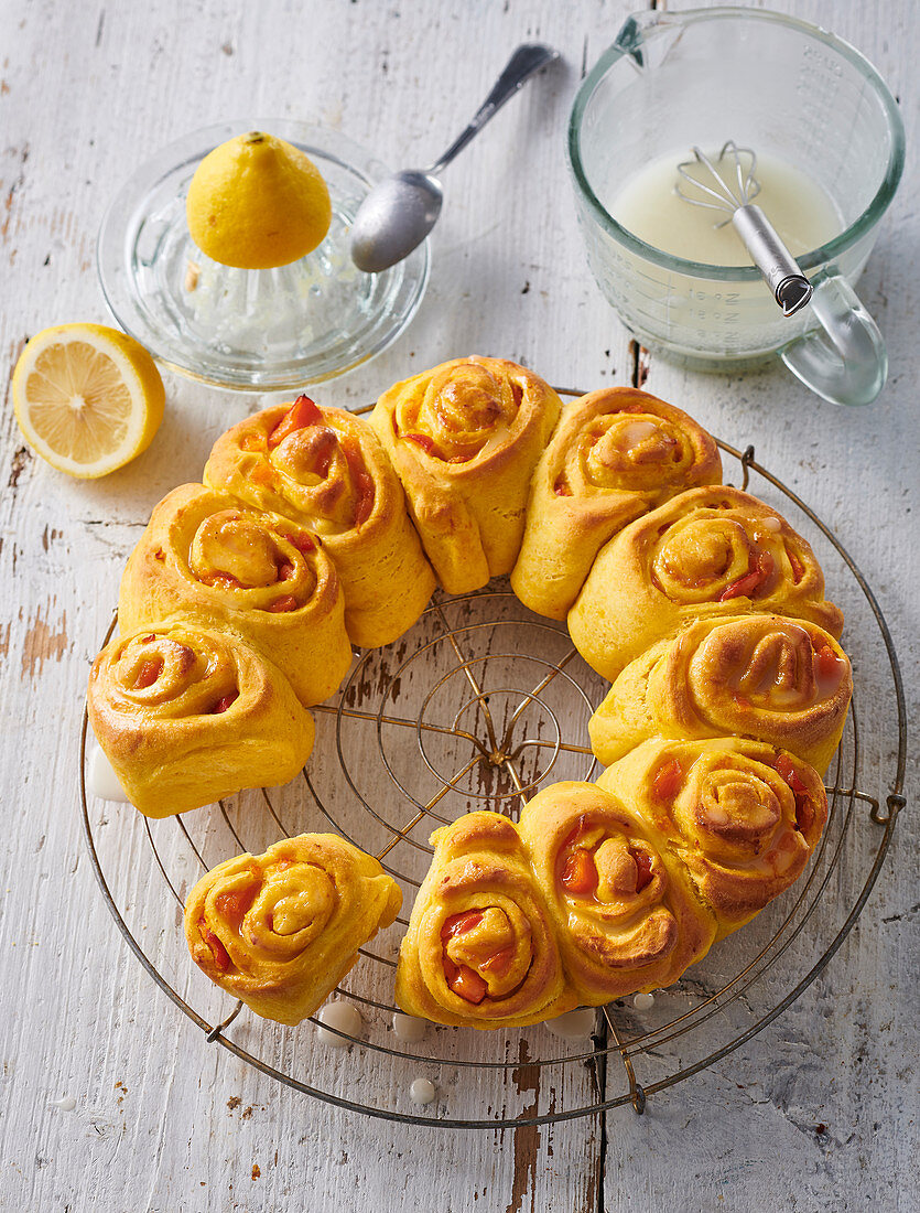 Pumpkin yeast wreath