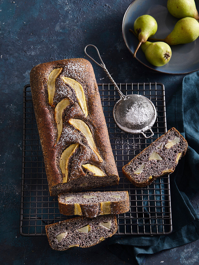 Mohnkuchen mit Birnen