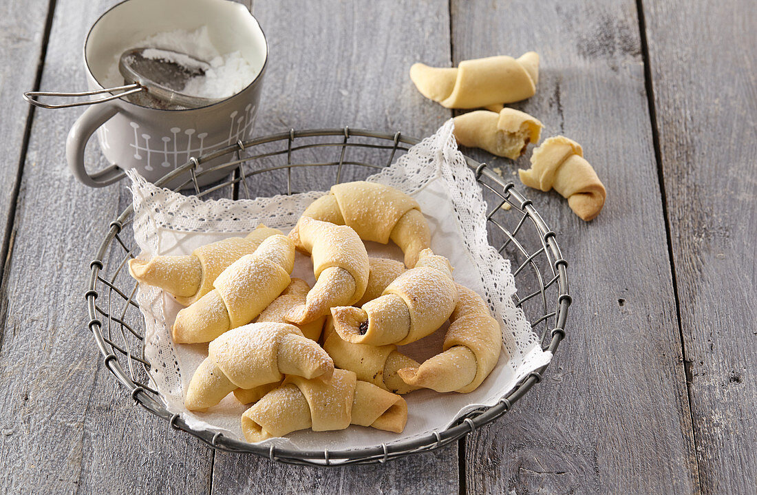 Potato rolls with poppy and walnut filling