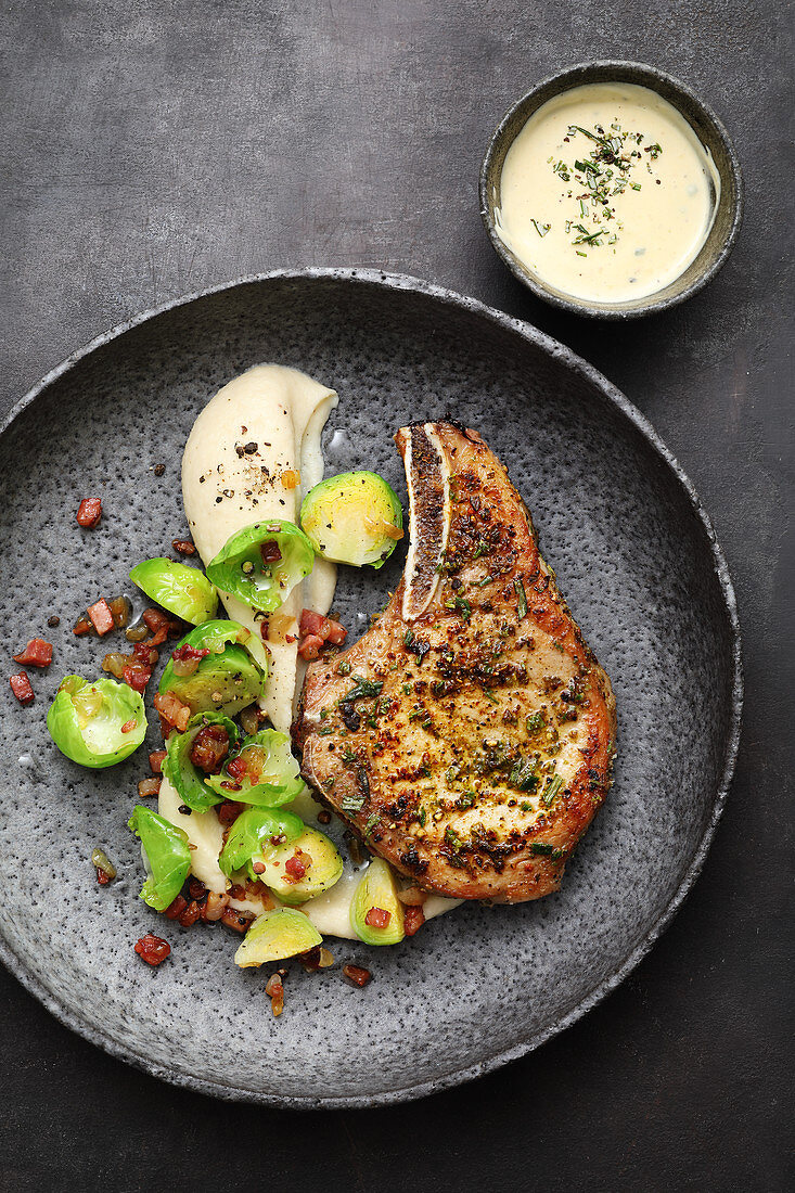 Pork chops with juniper berries and rosemary