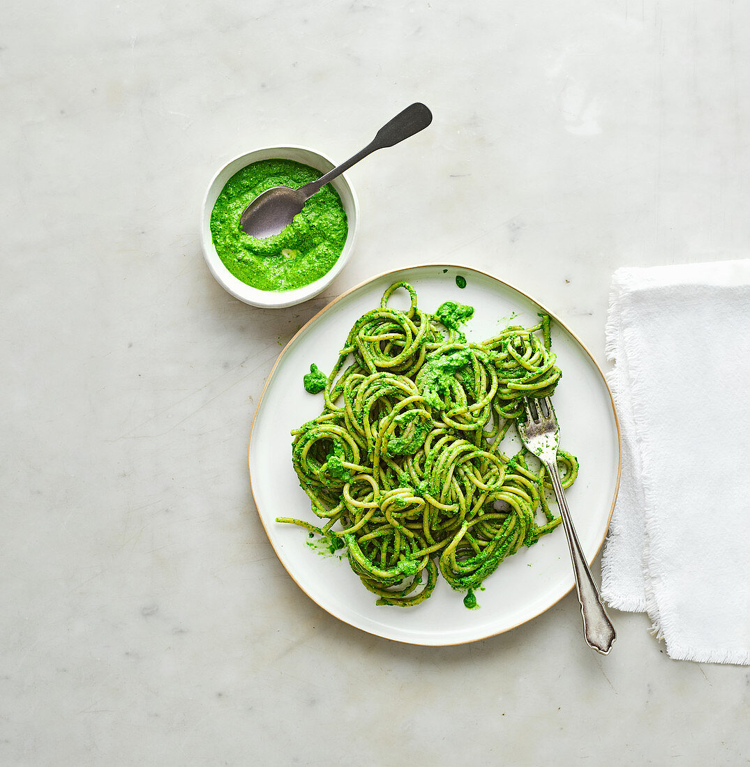 Vegan kale pesto pasta