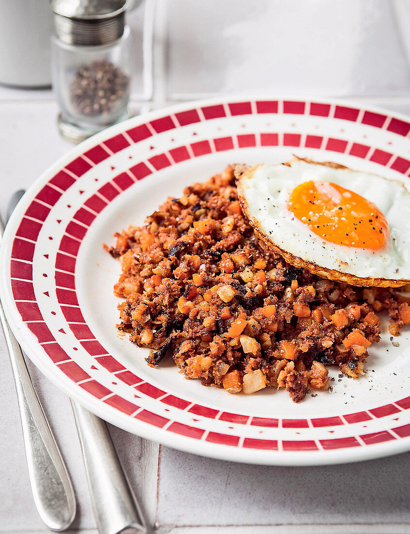 Corned Beef Hash mit Spiegeleiern