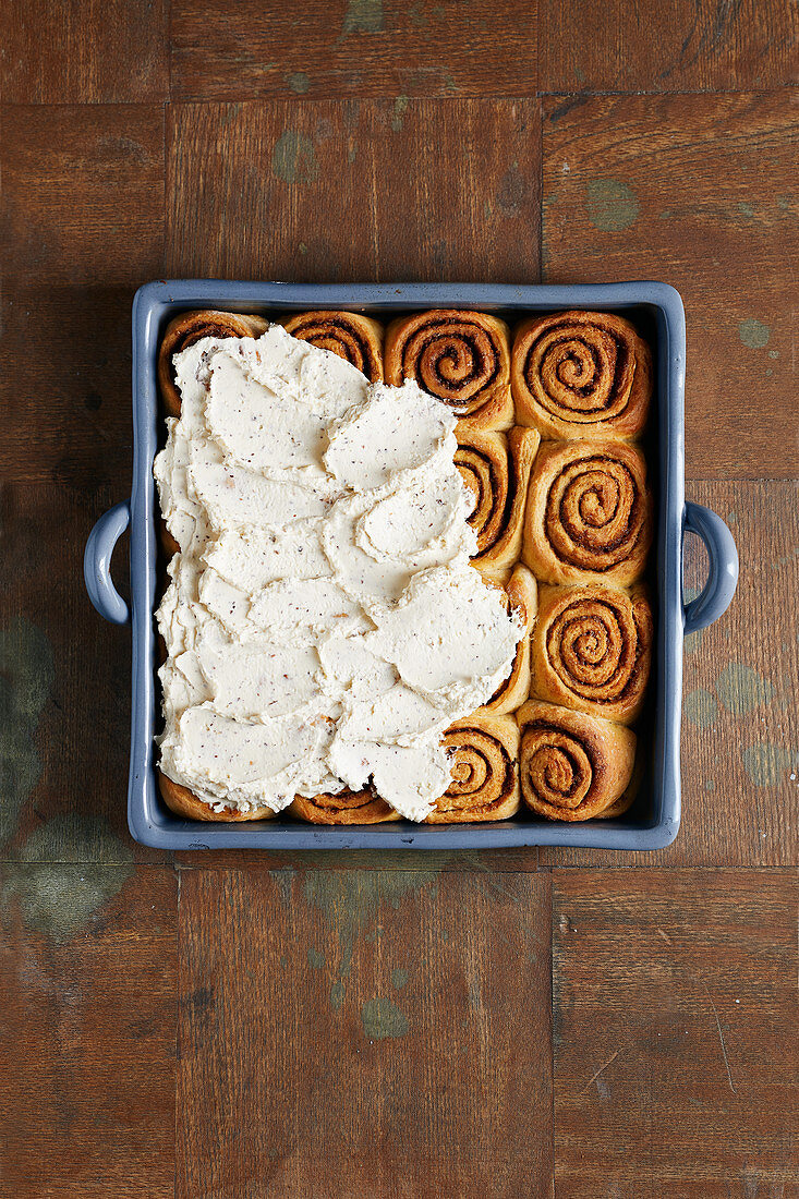 Zimtschnecken mit Chai-Frosting (zuckerfrei)