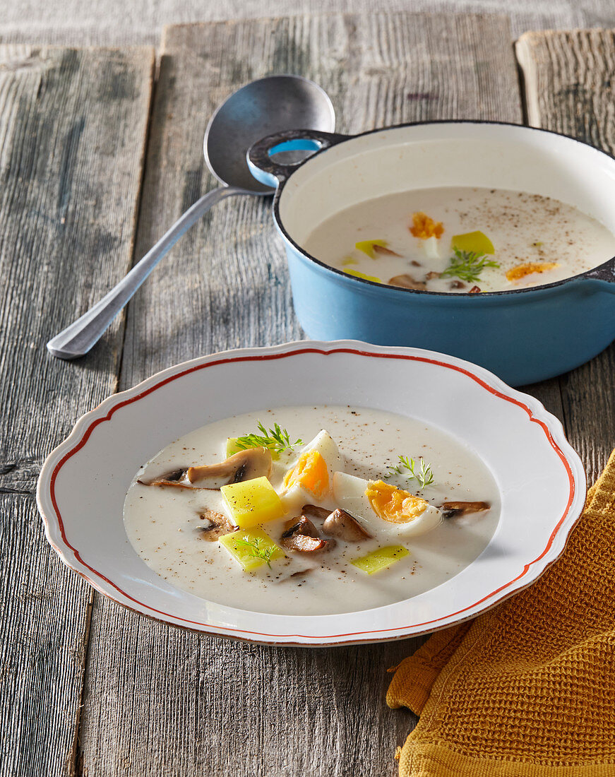 Soup with mushrooms and potatoes