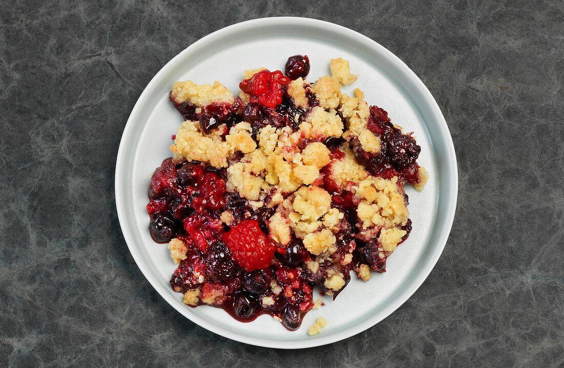 Summer fruit crumble