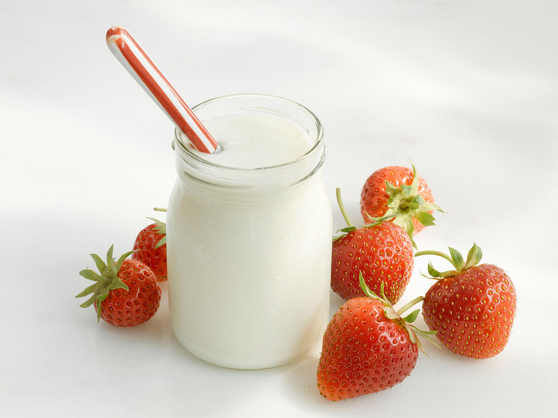 Natural yoghurt and fresh strawberries