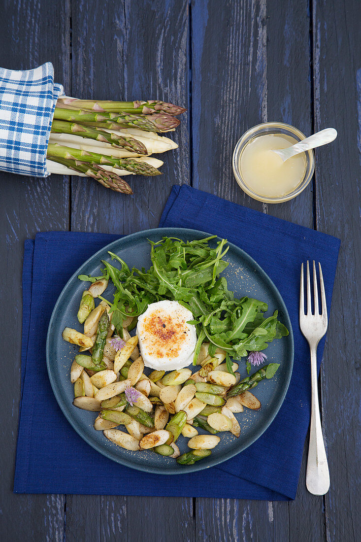 Sautéed asparagus with caramelised goat's cheese and rocket