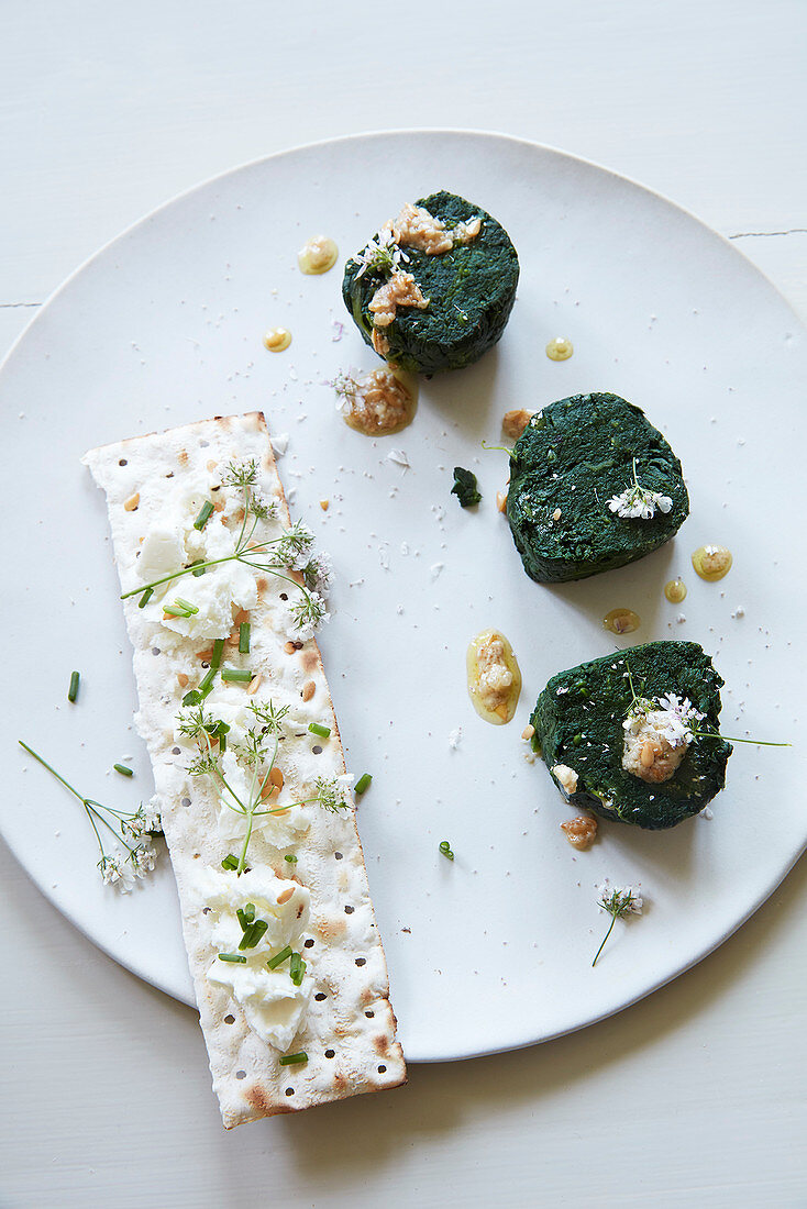 Spinat-Maki mit Knäckebrot