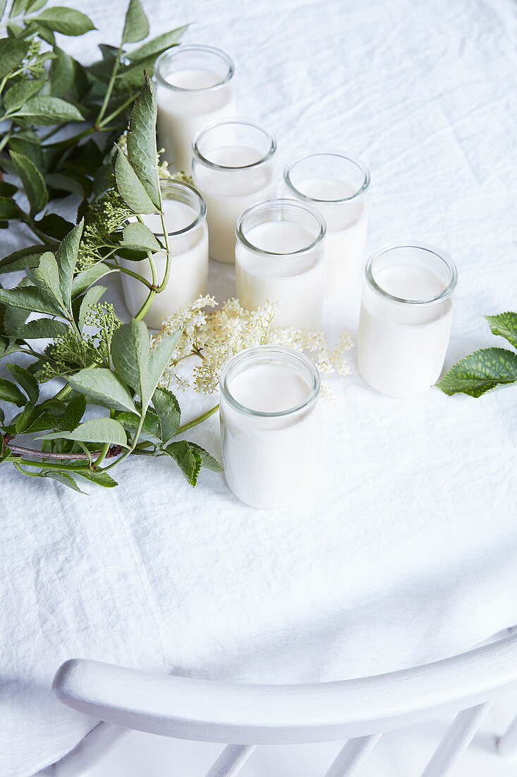 Yoghurt with elderflowers