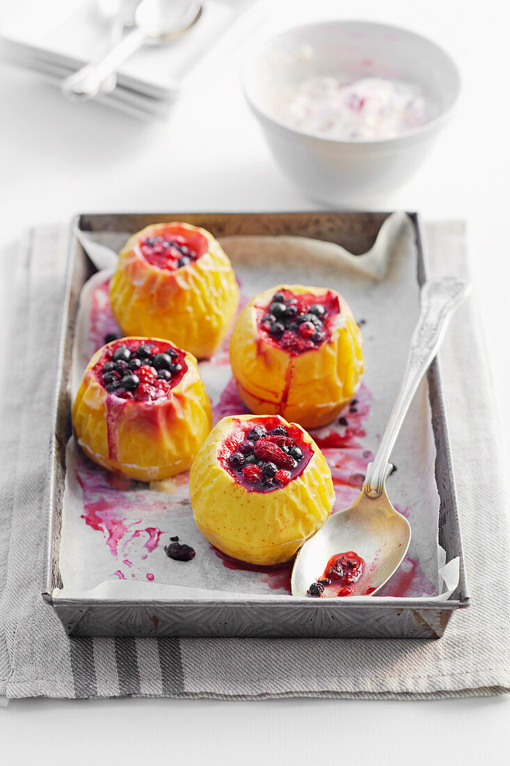 Baked apples with berries