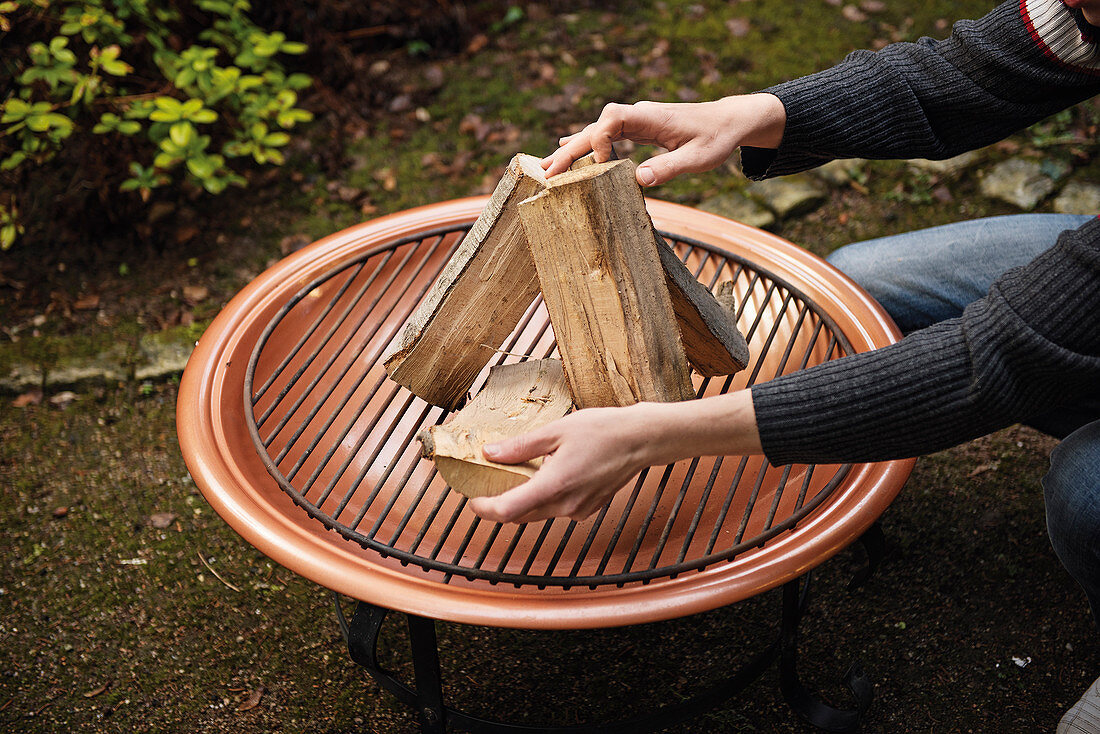 Building logs for the perfect barbecue fire