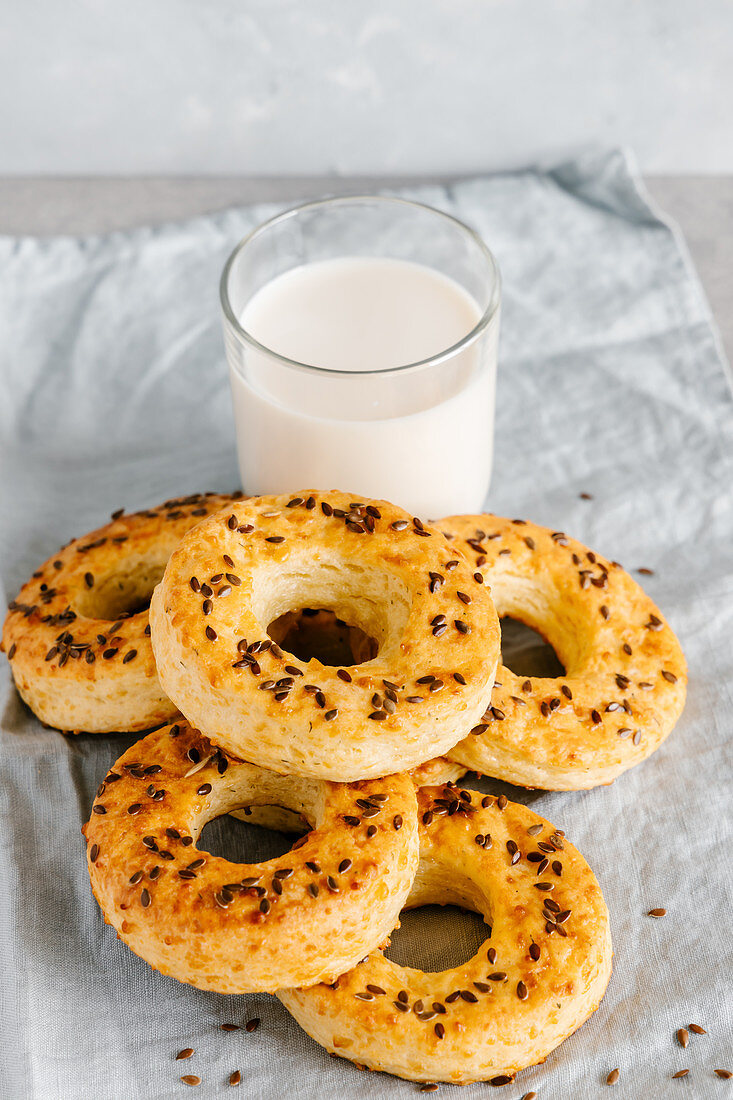 Cottage cheese and cheese bagels with flax seeds and milk