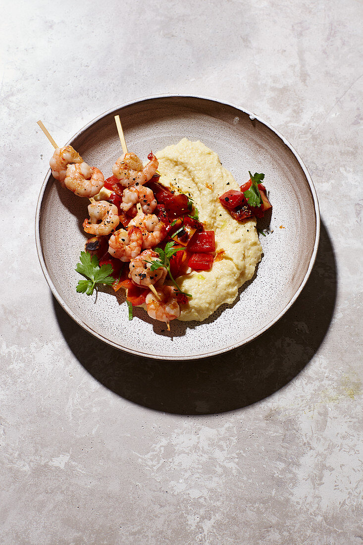 Prawn skewers with a pepper medley and polenta