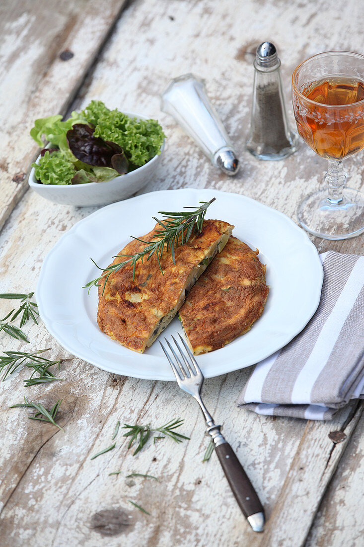 Apple and mushroom omelette with lettuce