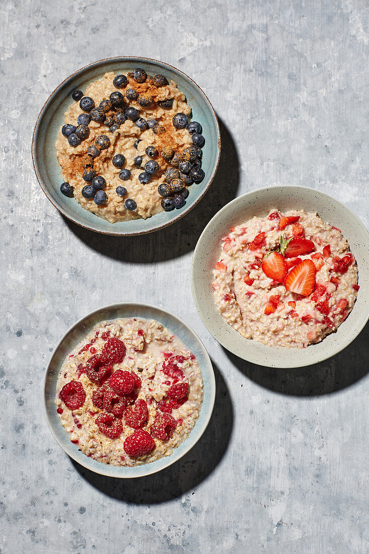 Oat dishes – oat and chai porridge, wholemeal muesli, overnight oats