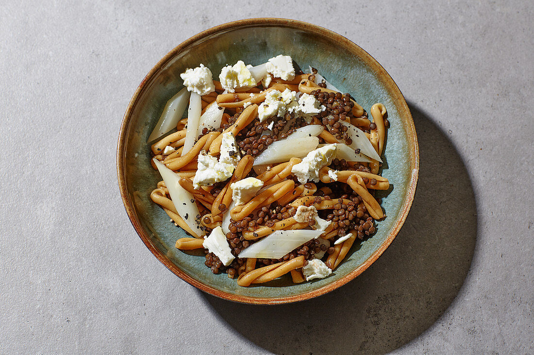 Lentil pasta salad with black salsify and feta cheese