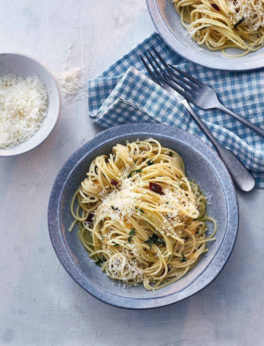 Spaghetti aglio, olio e peperoncini