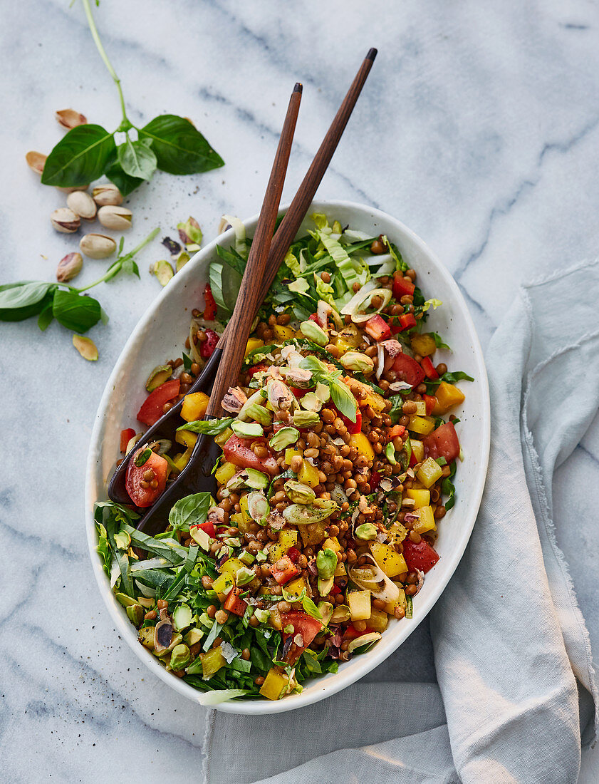 Lentil salad with peppers and pistachios