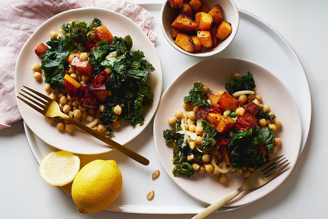 Healthy vegetarian salad with chickpeas, kale and roasted butternut squash