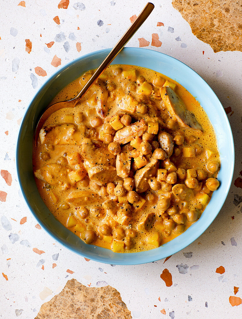 Chickpea one pot with coconut milk and pineapple