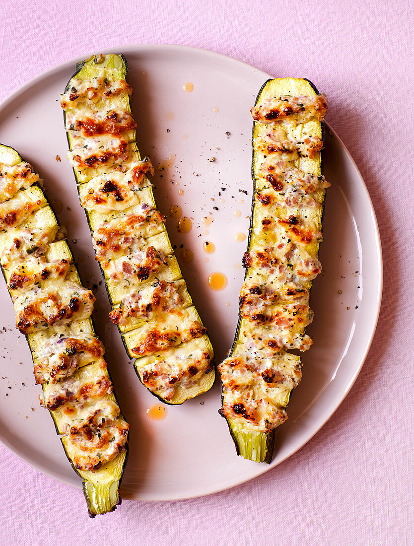 Low-carb courgette with ham and cheese