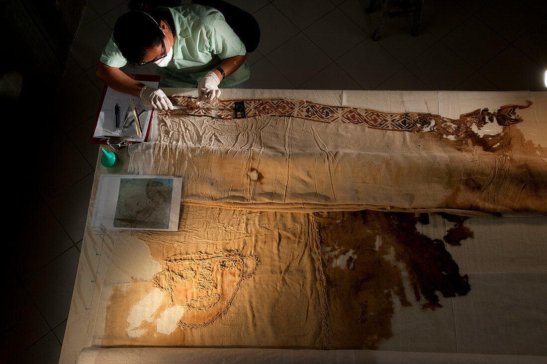 Restoring artefacts from the Lady of Cao's tomb