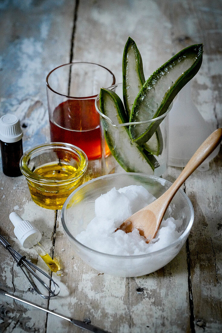 Ingredients for the manufacture of homemade cosmetics