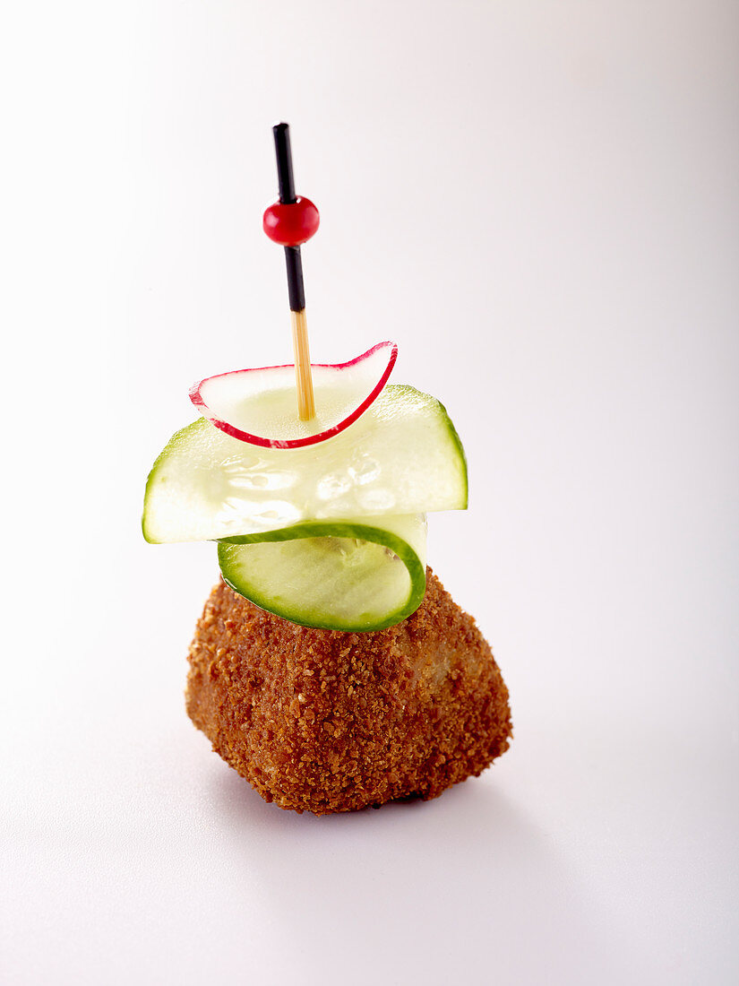 Goat’s cheese croquette skewers with cucumber and radishes