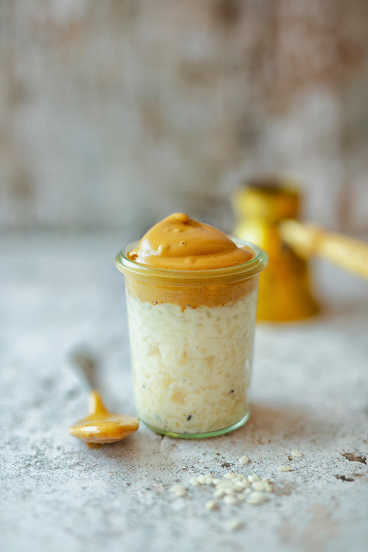 Dalgona rice pudding with vanilla and espresso cream