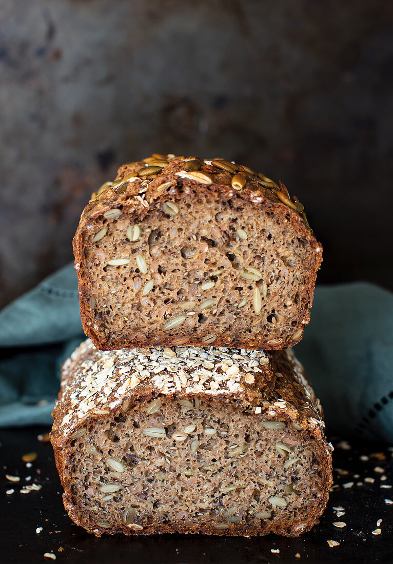 Rye bread with rye berries, pumpkin and sunflower seeds