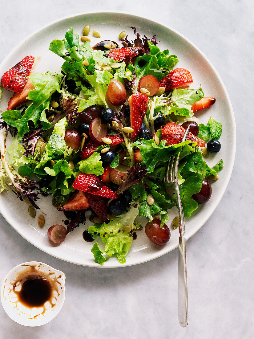 Summer salad with berries, nuts and balsamic vinegar