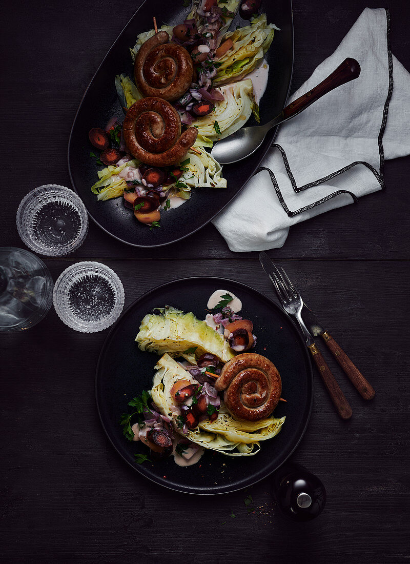 Pointed cabbage stew with bratwurst snails