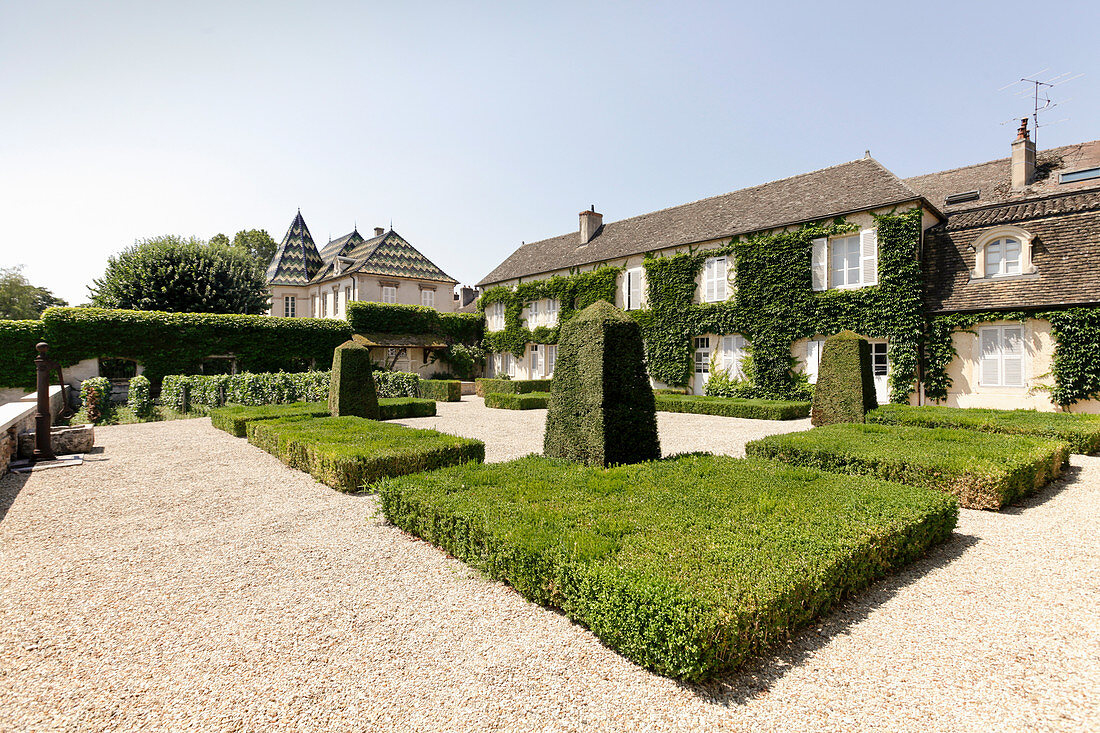 Gebäude und Park, Château Beaune Bouchard, Burgund, Frankreich