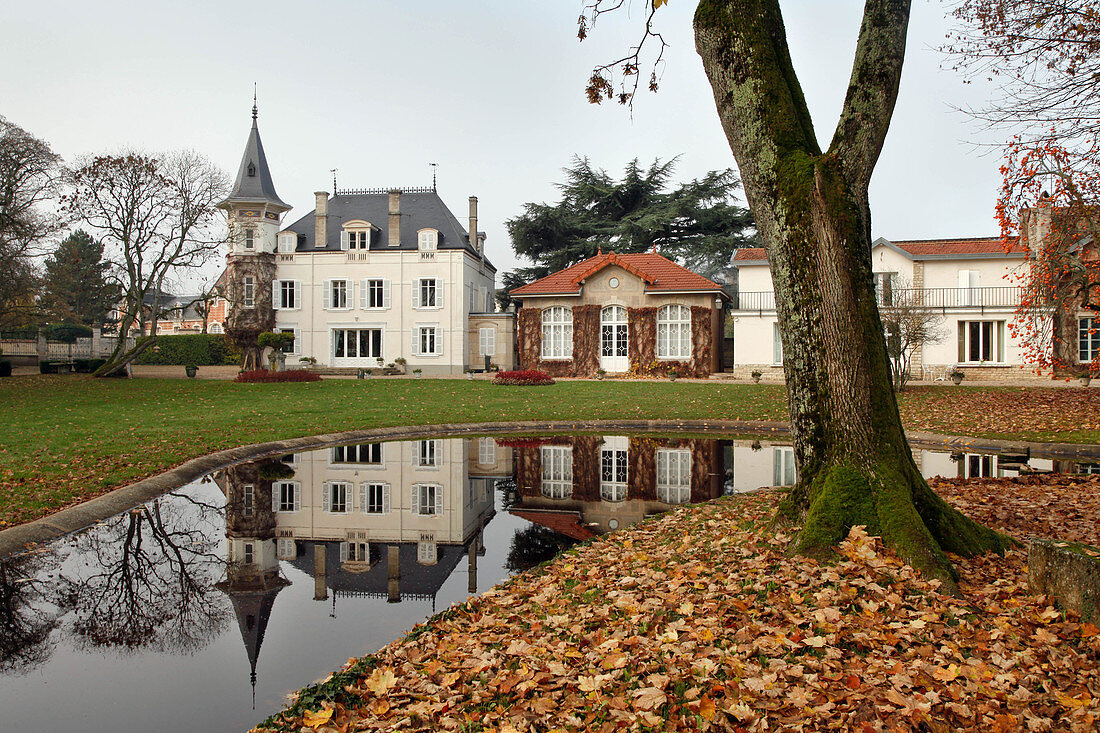 Gebäude und Park, Domaine Prieur, Burgund, Frankreich