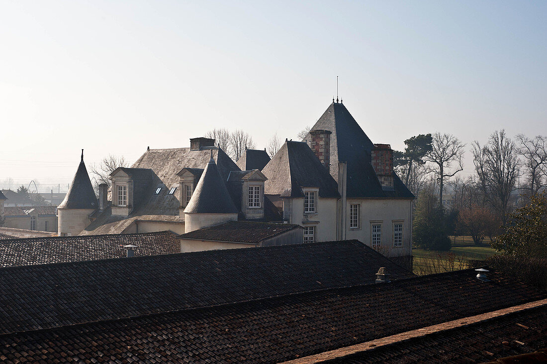 Blick über die Dächer des Château Haut Brion, Pessac-Leognan, Bordeaux, Frankreich