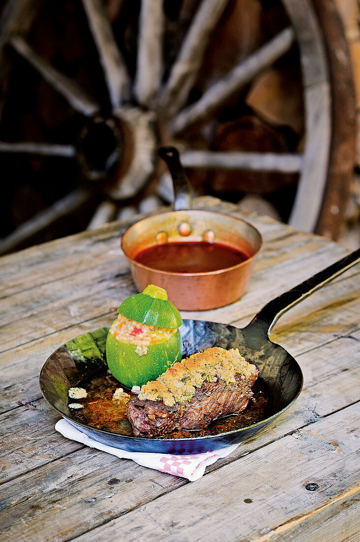 Steinbocknuss mit Thymiankruste und Graupenrisotto in Rondini