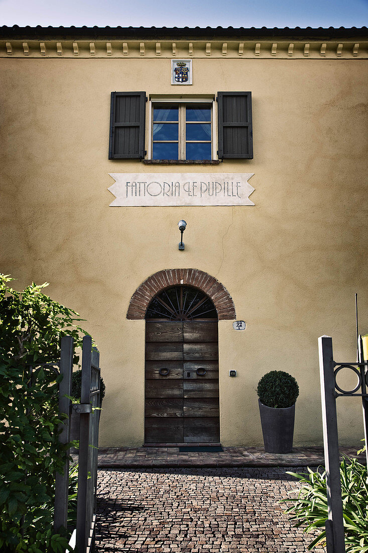 Eingang, Weingut Le Pupille, Maremma, Toskana, Italien