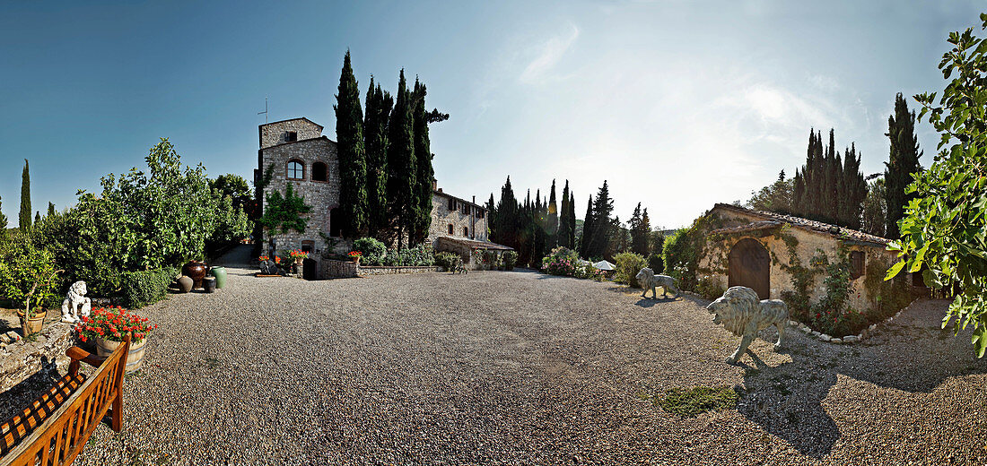 Steinhäuser und Hof, Weingut Nittardi,Maremma, Toskana, Italien