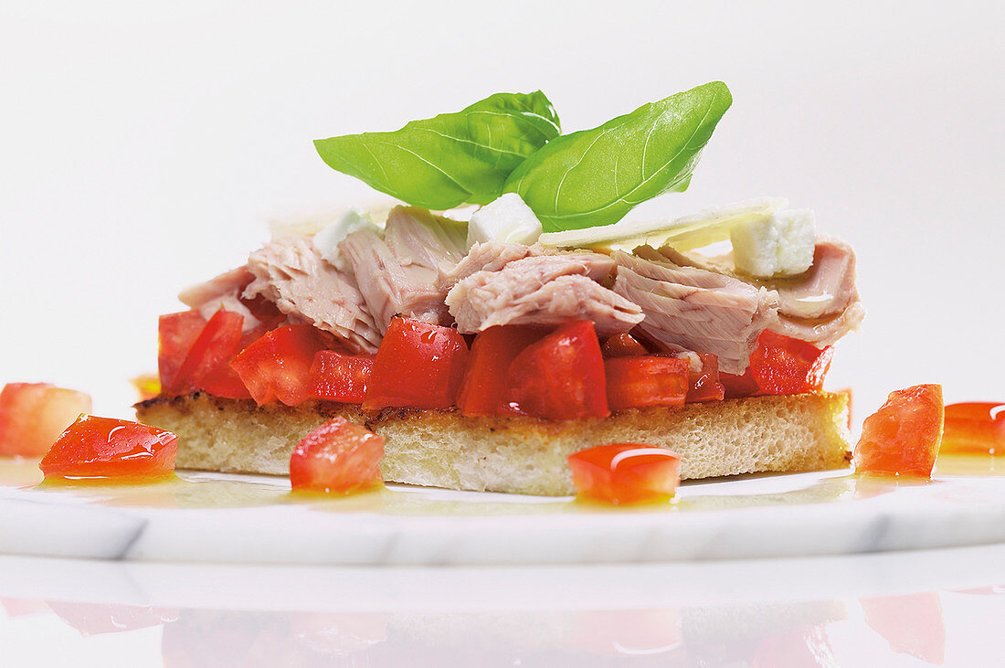 Tomato and tuna sandwich