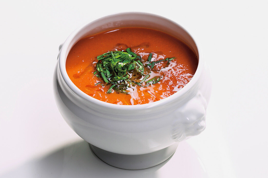 Finely puréed tomato soup with herbs