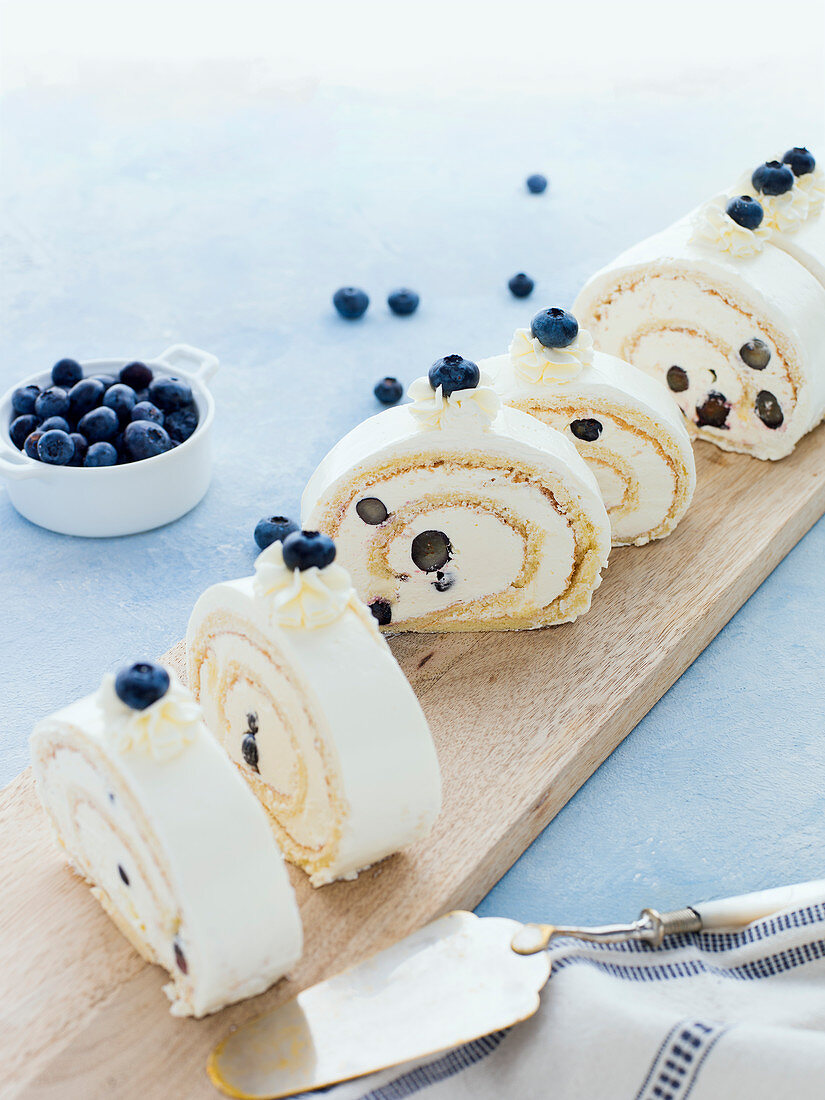 Lemon Swiss roll with blueberries