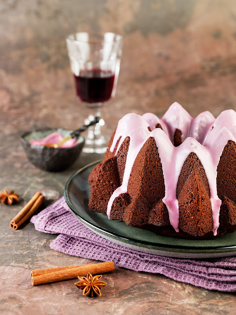 Gewürzkuchen mit Rotweinglasur