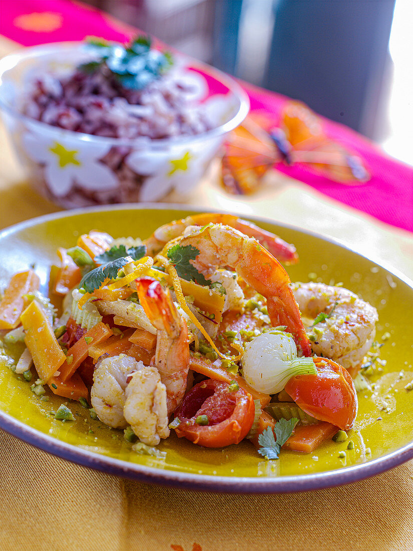 Prawn curry with carrots and spring onions