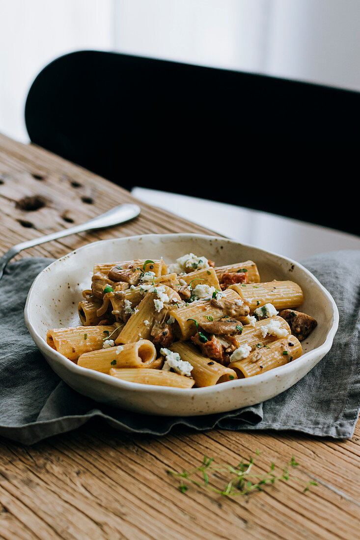 Wholemeal rigatoni with porcini mushrooms and blue cheese