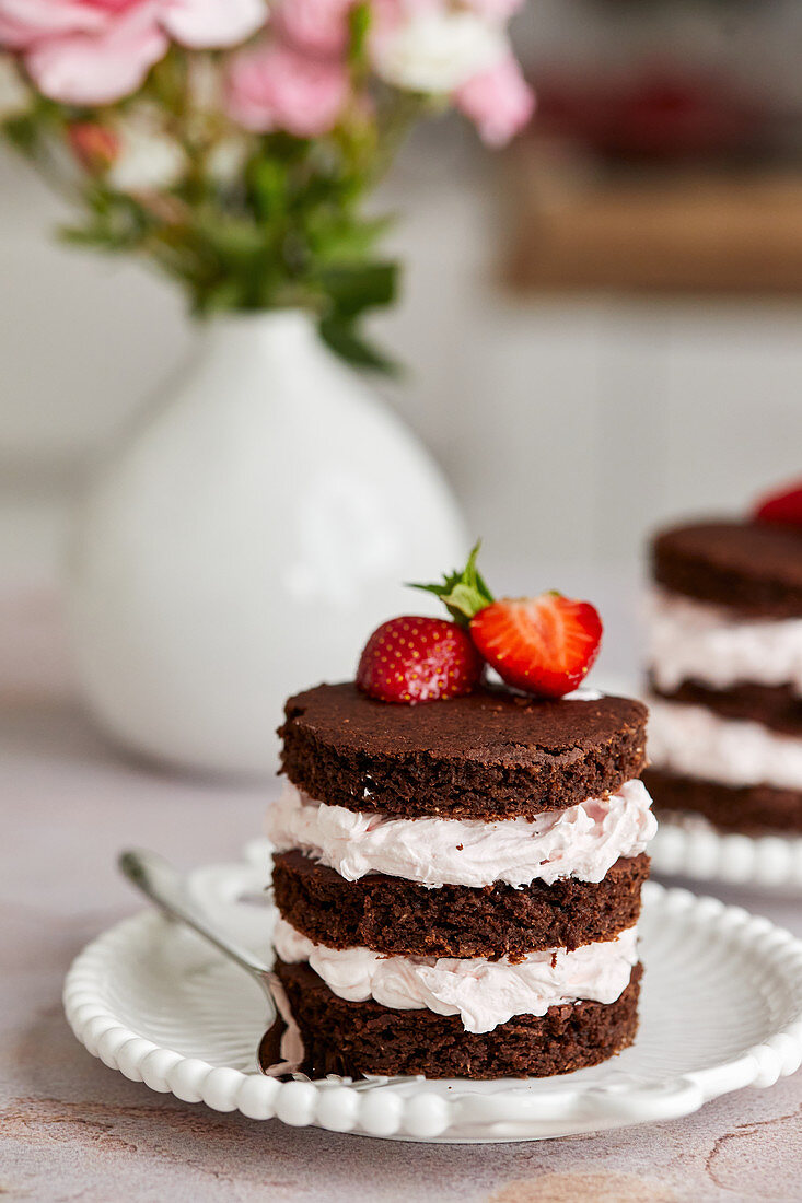 Fitness low carb strawberry cake