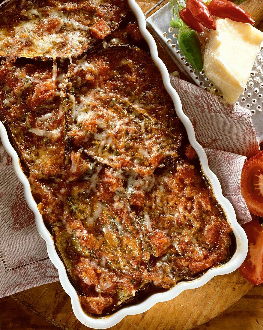 Aubergine bake with tomatoes and cheese