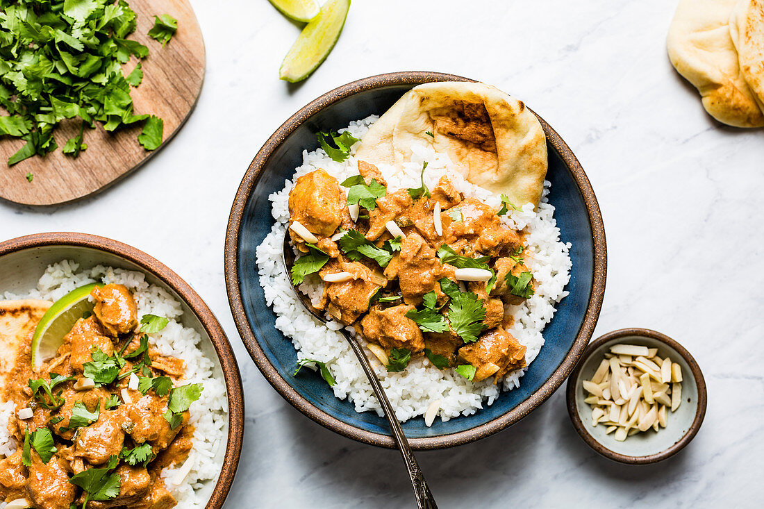 Butterhähnchen mit Reis und Naan (Indien)