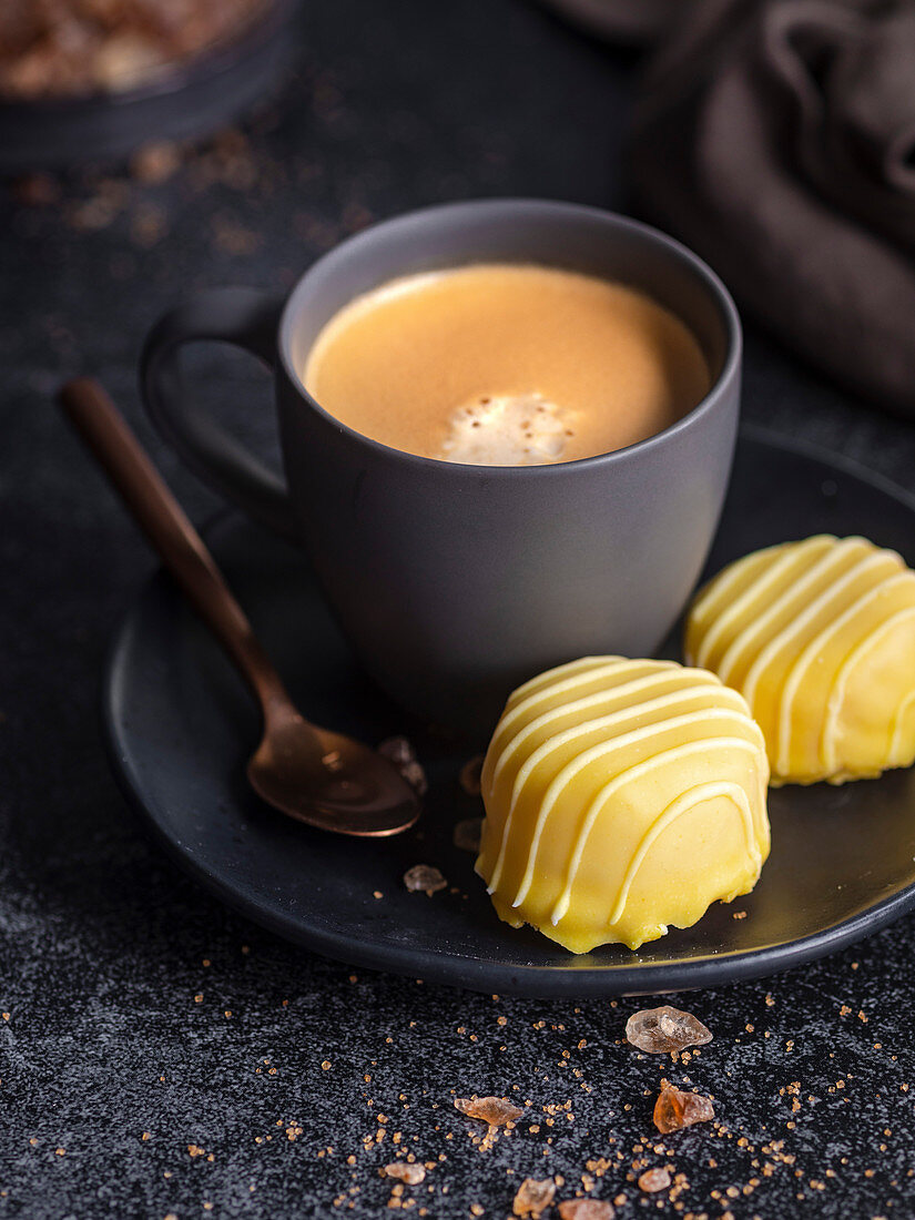 Coffee with lemon meringue sweets