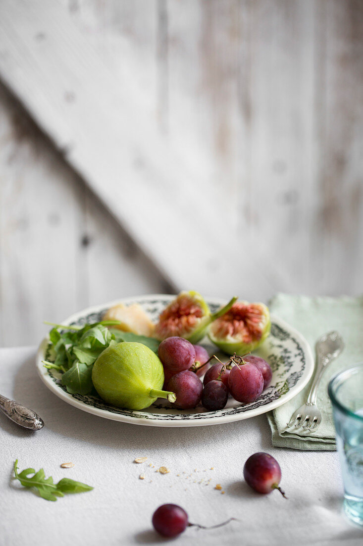 Red Grapes, figs and Parmesan