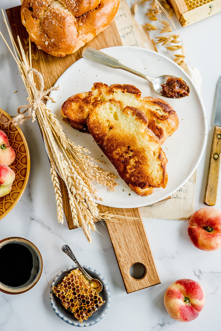 Getoastete Challah-Brotscheiben